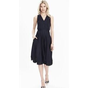 Banana Republic Women’s Navy Sleeveless Satin V-Neck Pleated Dress Sz 16